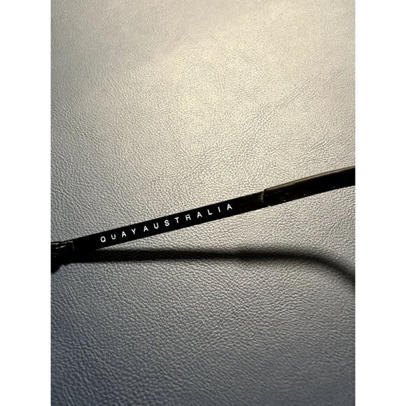 QUAY AUSTRALIA LADIES VIVIENNE 126 SUNGLASSES - -WORN ,‎ MINOR SCRATCHING - Picture 5 of 6